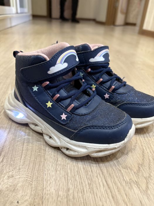 Кросовки 29 для девочки светящиеся