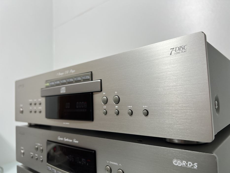 Linie Akai: Amplificator Audio-Video AM-4000, Dublu deck AKAI DX-3000W, Tuner AKAI AT-3000RDS, CD-Player AKAI CD-3000C cu 7 CD-uri