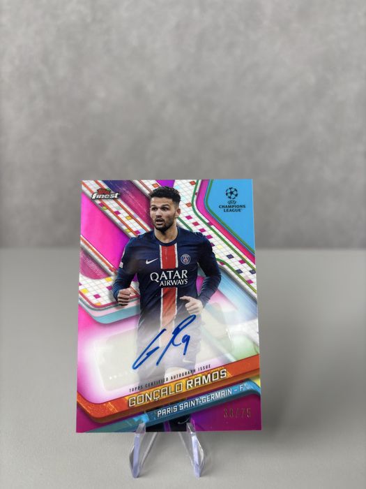 Topps Футболни карти с автограф/номерирани