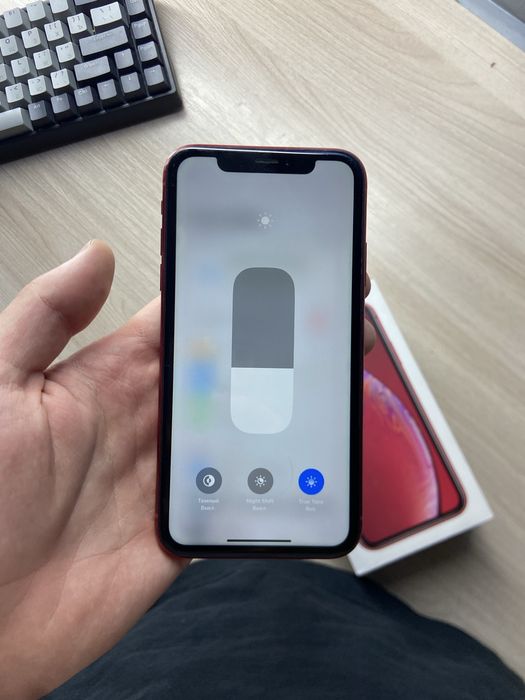 Iphone xr 64gb red.