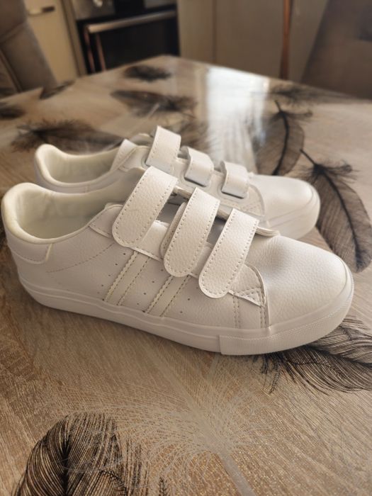 Продавам дамски маратонки н.38