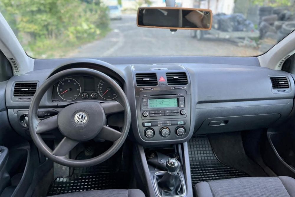 Vând Volkswagen golf V