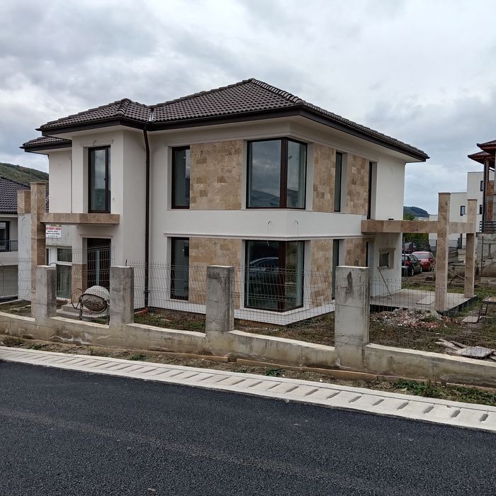 Casă premium de vânzare întrare Chinteni