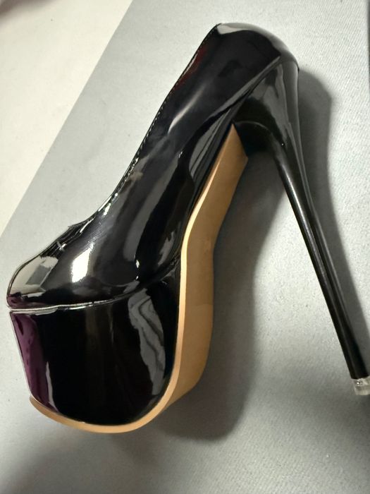 Женские туфли на шпильке