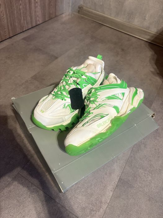 balenciaga track