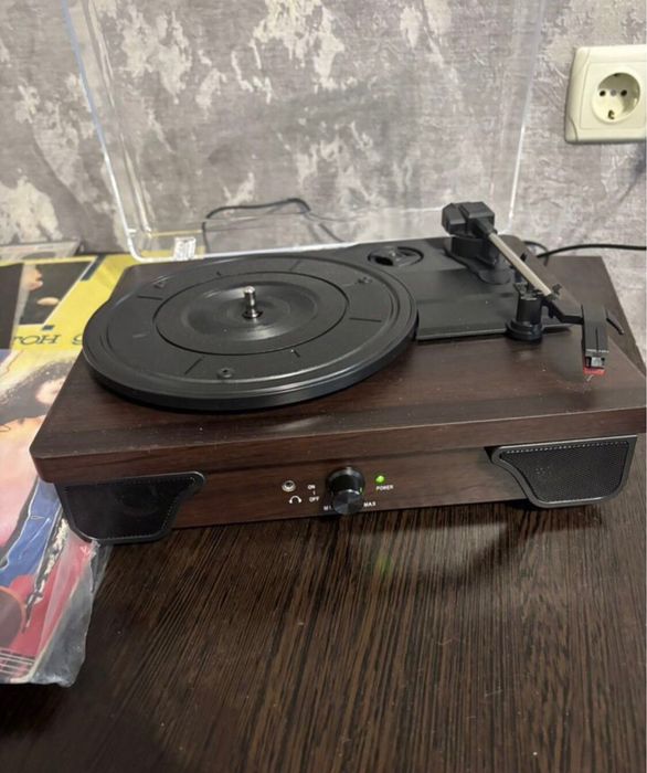 Проигрователь виниловых пластинок