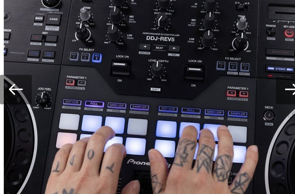 De vânzare – Consolă DJ Pioneer DDJ-REV5