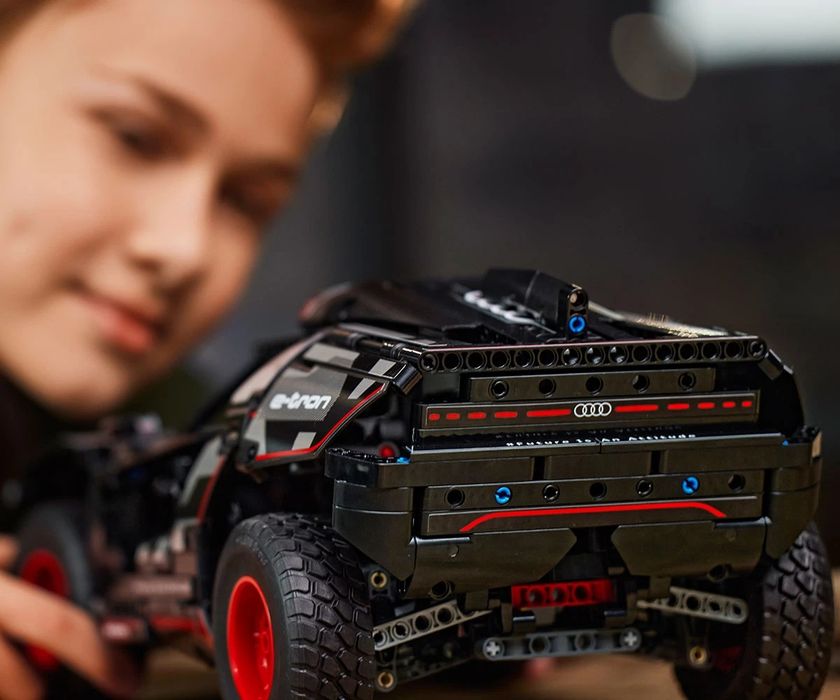 LEGO 42160 Technic 42160 - Audi RS Q e-tron