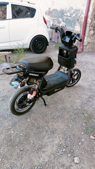 Elektron skuter.