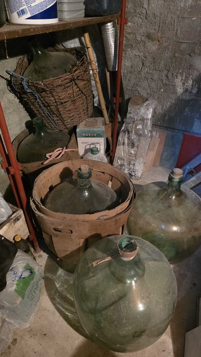 Vand damigeana din sticla 50 L ,6 bucati la 200 lei