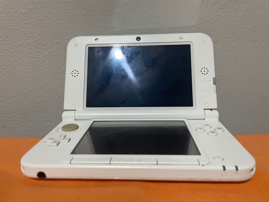 Nintendo 3ds xl.