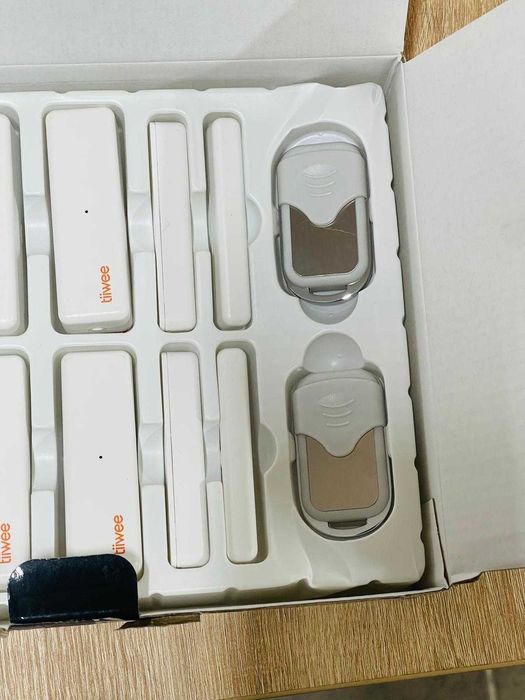 Kit sistem de alarmă cu senzori pentru ferestre sau uși și telecomandă