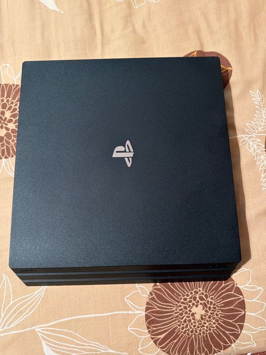 Продавам PS4pro и игри в комплект при интерес цената може да се свали
