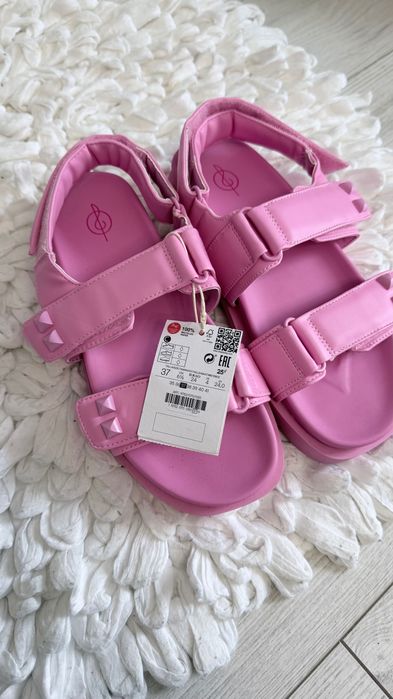 Сандали  Stradivarius