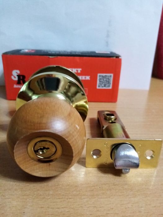 Отдам за вкусняшку дверные ручки