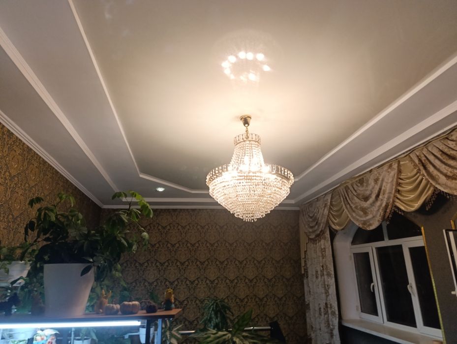 Продам люстру хрустальная