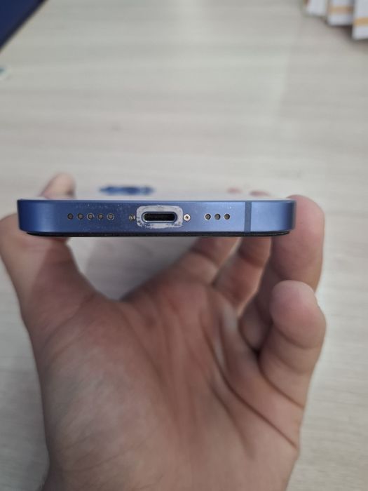 Iphone 13 256 gb  84 % akb
