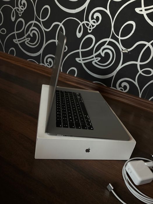 MacBook Air 15,3 M3 Retina