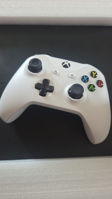 XBOX ONE 1 TB  + 1 controller