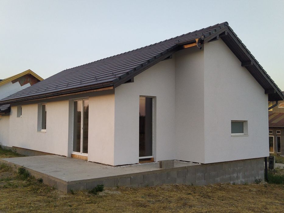 Vand case pe structura metalica din panouri sandwich termoizolante