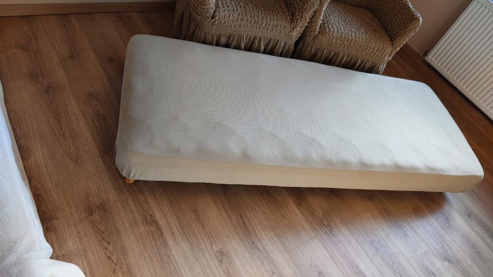 Set mobilă – Pat + 6 fotolii cu huse elastice – stare foarte bună