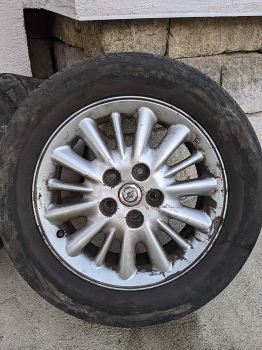 Продавам гуми с лети джанти 225/55/R16