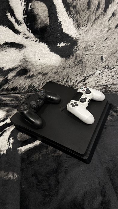 Play Station 4 slim 1TB