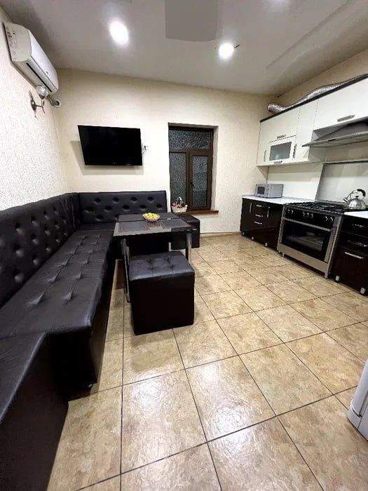 Продается  4-ком. с мебелью и техникой. М.Улугбекский рн.