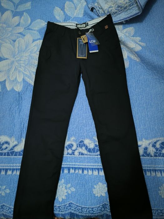 Продаю двое брюк на 12-15 лет