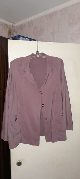 Продам женскую одежду.