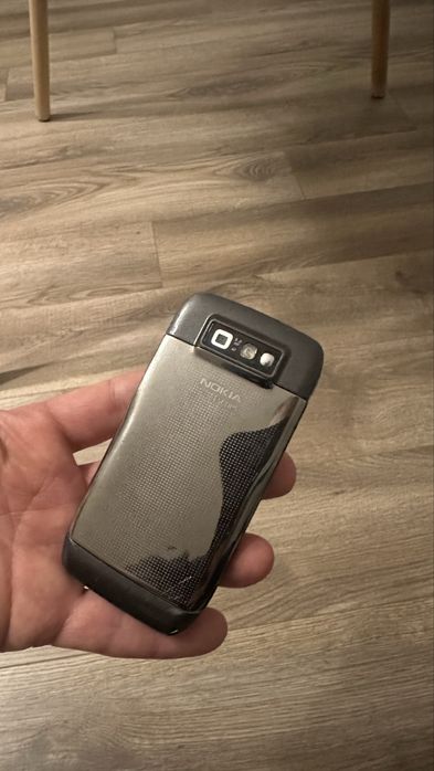 Telefon cu butoane Nokia E 71