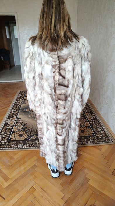 Дълго кожено палто