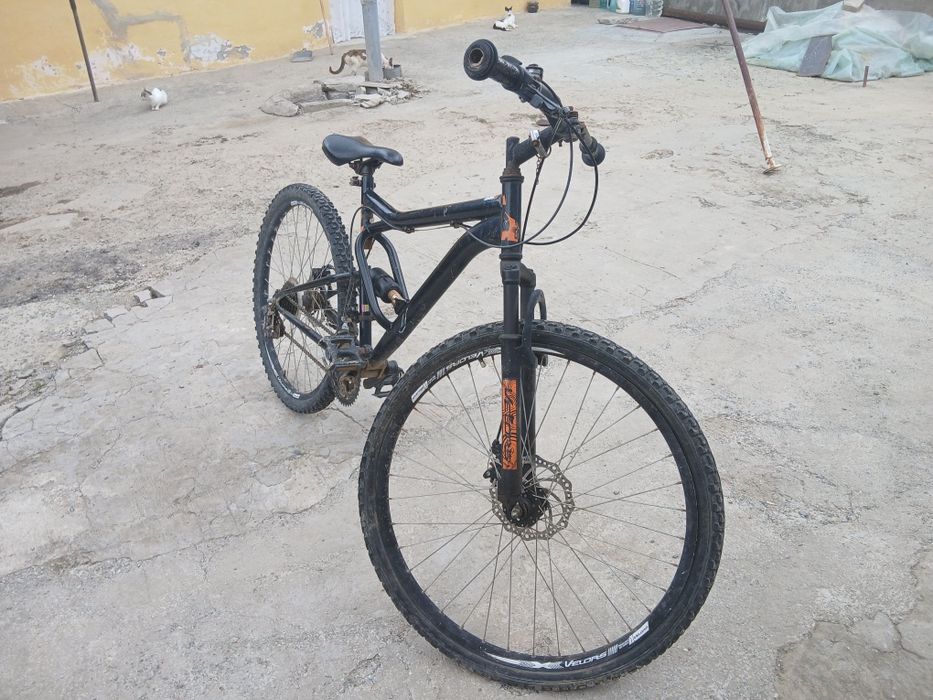 Vând bicicletă cu pană