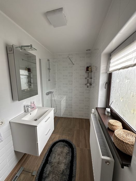 Casa cu 3 dormitoare si living Targu Jiu