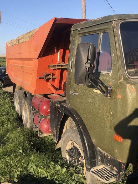 Kamaz gaz urnatilgan 8 ta balon bor