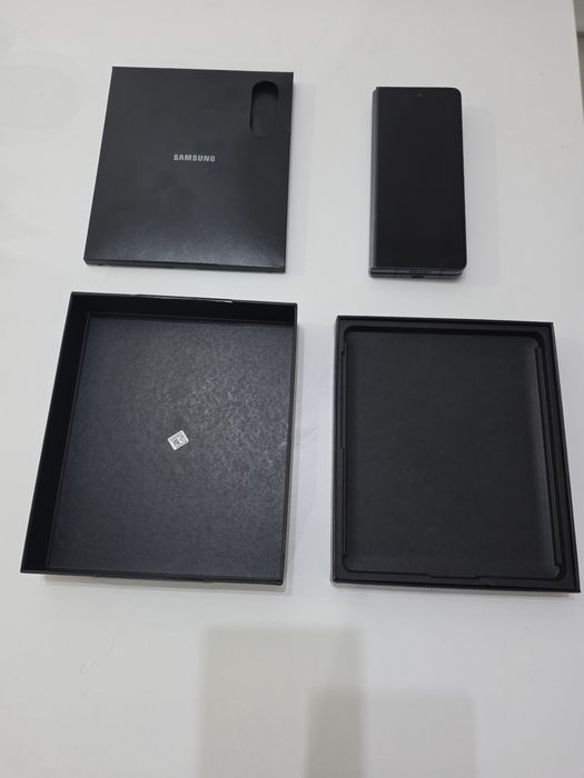 Samsung Z Fold 5, 12GB RAM, 512GB dual sim