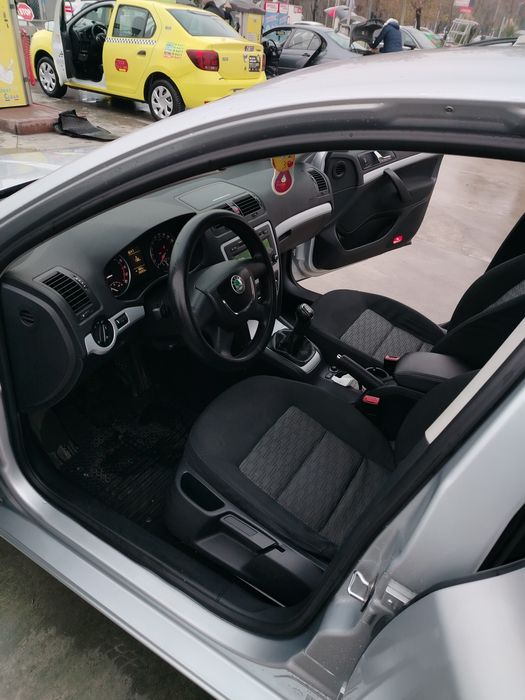 Schimb Skoda Octavia 2 1.6 tdi cu Dubă