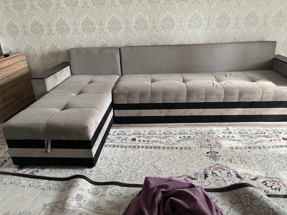 Диван угловой  продам