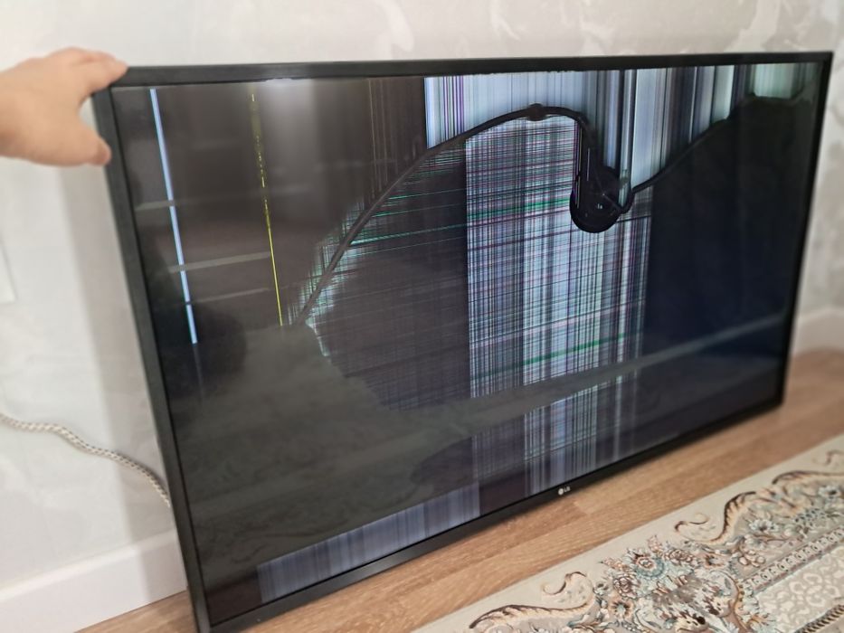 Продам телевизор LG smart tv