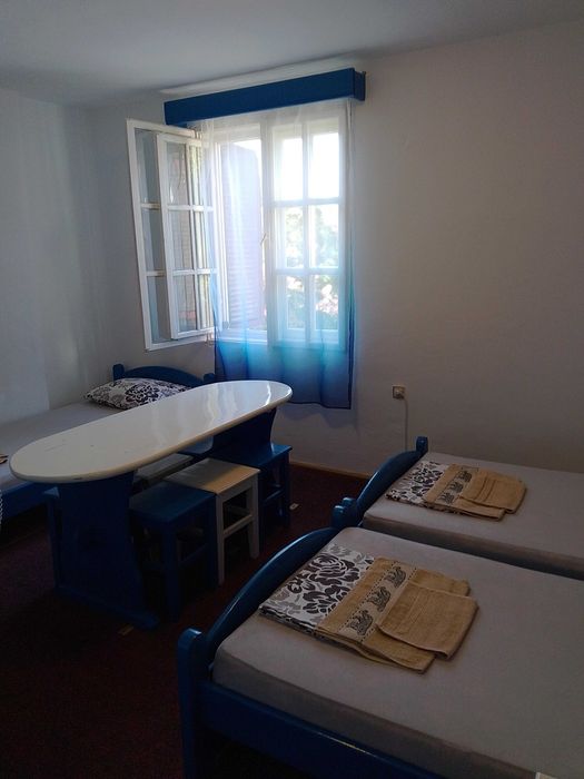 Închiriez la vilă  apartamente 5 locuri și în perioada beach please