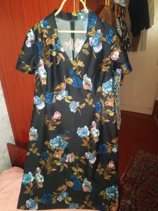 Платья женские 54-56 размеров в отличном состоянии.