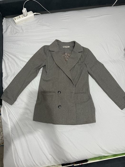 Костюм,  классический , б/у, удобный . Теплый , приятный маиериал………..