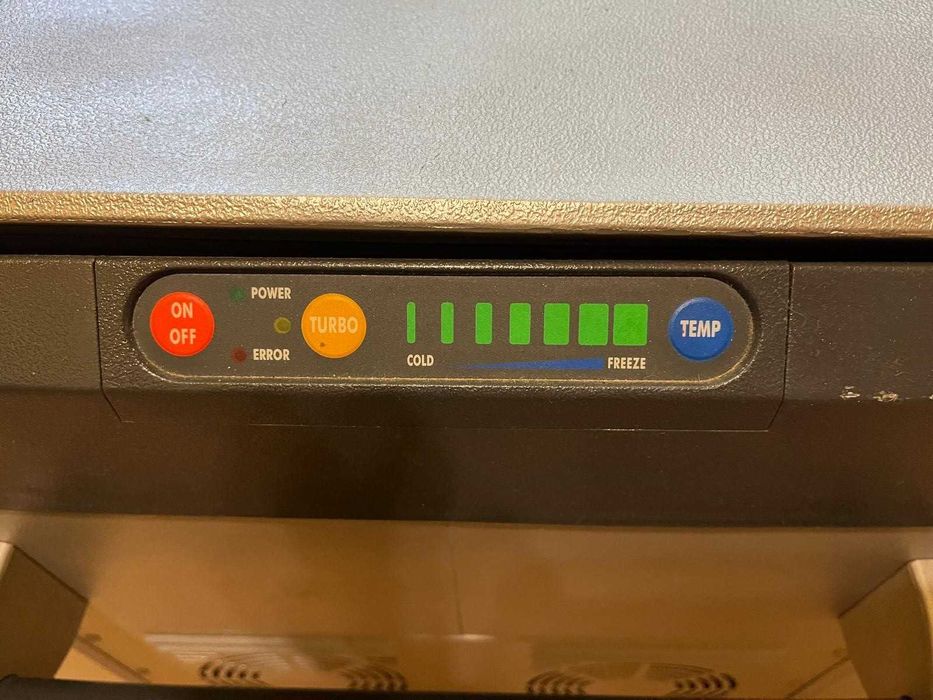 Vand frigider Waeco 80 litri , 12V/24V/220V.Congeleaza pana la -18 C.