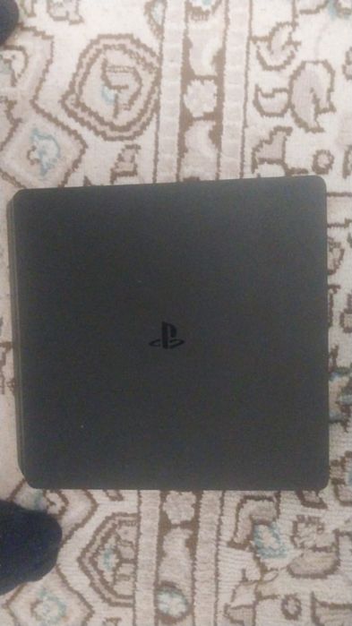 PS4 slim 1 tb za loy