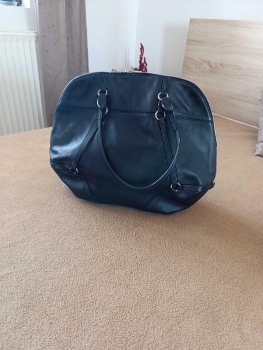 Geanta piele Hugo Boss originala.