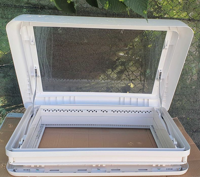 Trape (ferestre de tavan) pentru rulote, autorulote, etc