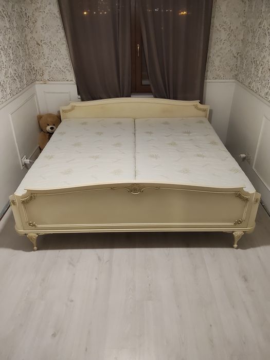 Pat clasic crem 200x200 cu saltea