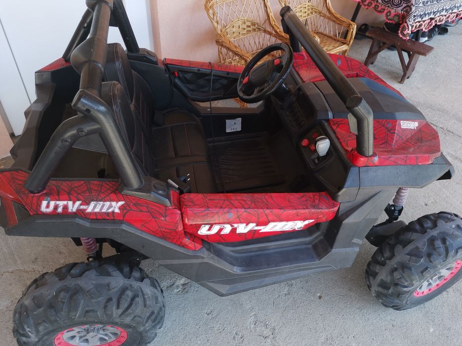 Vând mașina electrica 4 ×4 cu doua locuri trebuie schimbata bateria