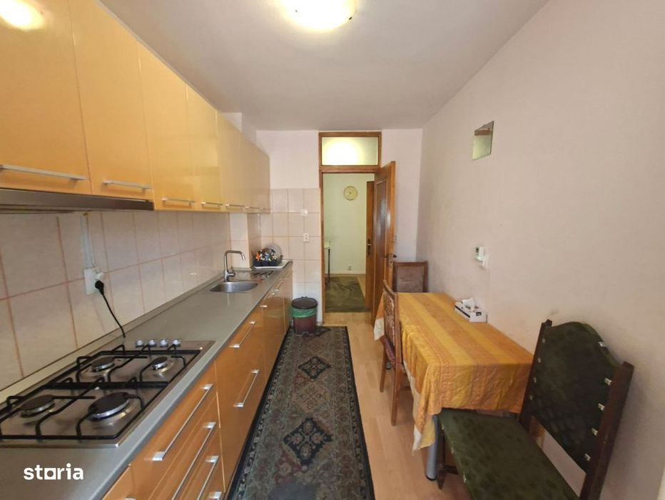 Apartament 3 camere decomandate zona Scoala de Inot