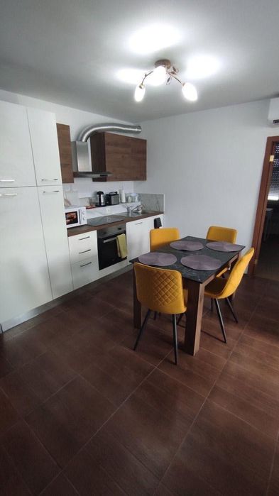 Дава се под наем Тристаен апартамент в София, Център - 70 кв.м за 796.62 € - Снимка #1